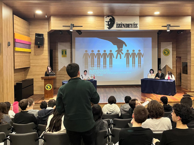 Terakki İkinci Açık Mikrofon Gerçekleşti: “Ayrımcılık ve Toplumsal Linç”