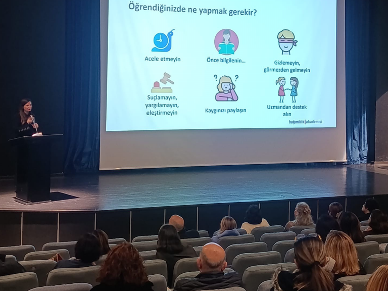 Veli Konferansı: “Tetikte Değil, Temasta: Yeni Neslin Bağımlılığına Karşı Anne-Baba Olmak”