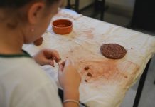 Öğrencilerimiz Hücreleri Bilimle Keşfederek Sanata Dönüştürdü