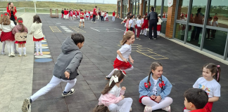 1. Sınıf Öğrencilerimiz “23 Nisan Geleneksel Çocuk Oyunları” Etkinliğindeydi