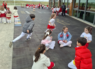 1. Sınıf Öğrencilerimiz “23 Nisan Geleneksel Çocuk Oyunları” Etkinliğindeydi