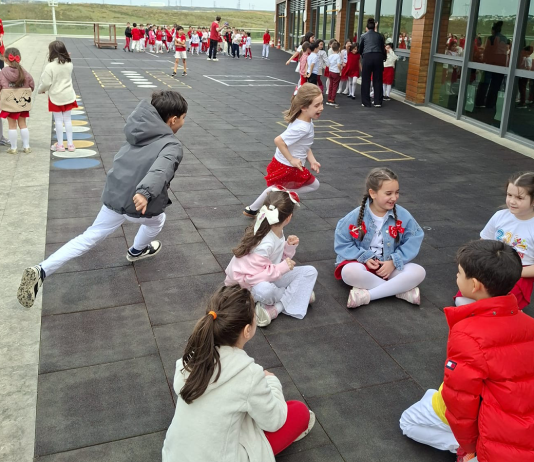 1. Sınıf Öğrencilerimiz “23 Nisan Geleneksel Çocuk Oyunları” Etkinliğindeydi