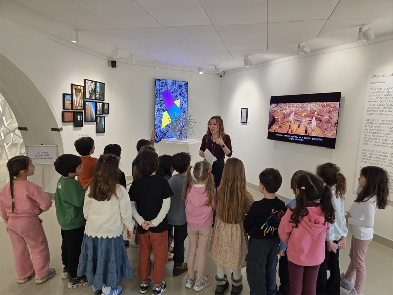Terakki Vakfı Sanat Galerisi’nde 6 Yaş Öğrencilerimiz “Akışkan Geometri”yi Keşfetti