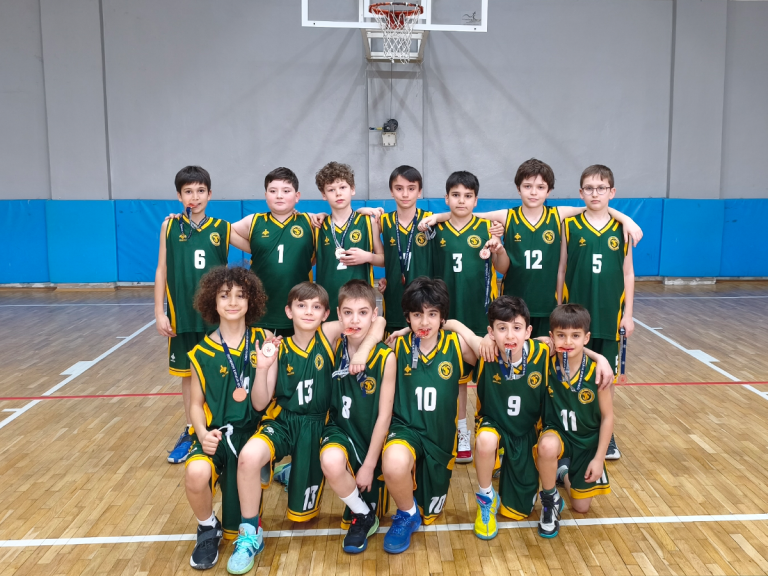 Minik Erkek Basketbol Takımımız İlçe Üçüncüsü Oldu