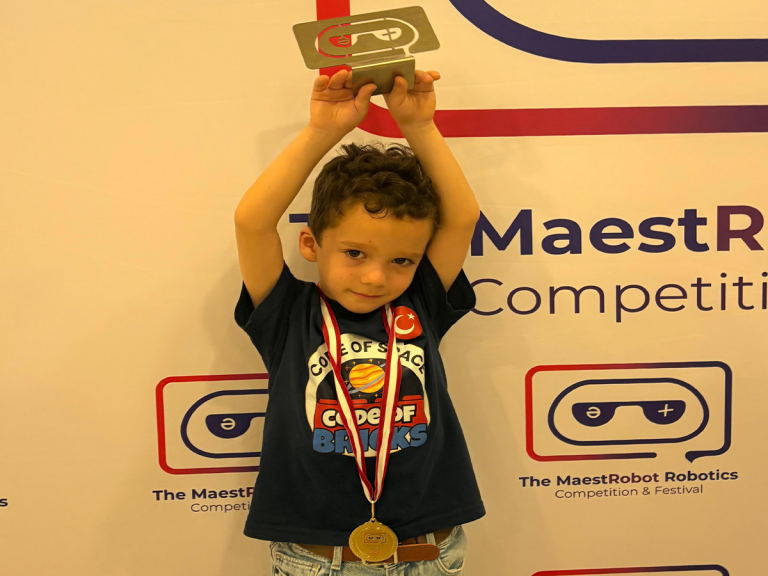 MaestRobot Robotics Ulusal Turnuvası: Öğrencimiz Türkiye Birincisi Oldu