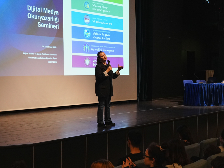 Dr. Esra Ercan Bilgiç ile “Dijital Dünyanın Vatandaşları Olma Yolunda” Söyleşisi
