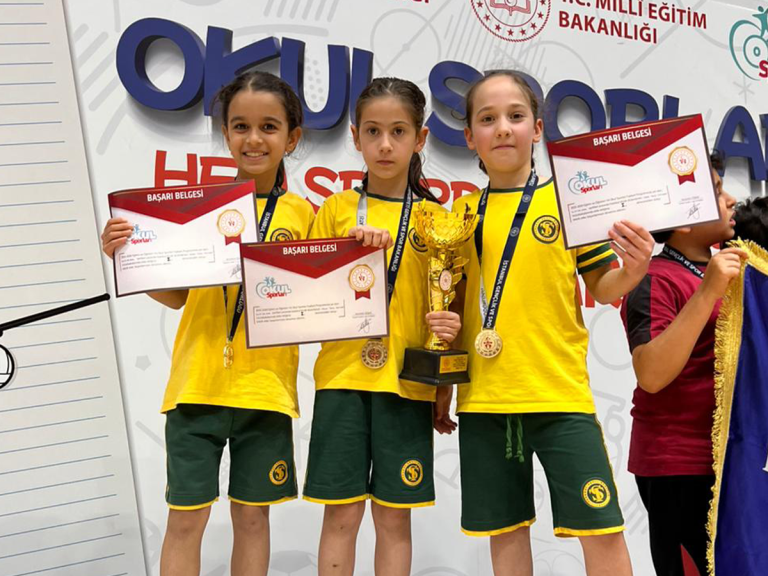 Minik Kız Masa Tenisi Takımımız İl Birincisi Oldu