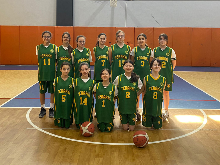 Küçük Kız Basketbol Takımımız İlçe Üçüncüsü Oldu