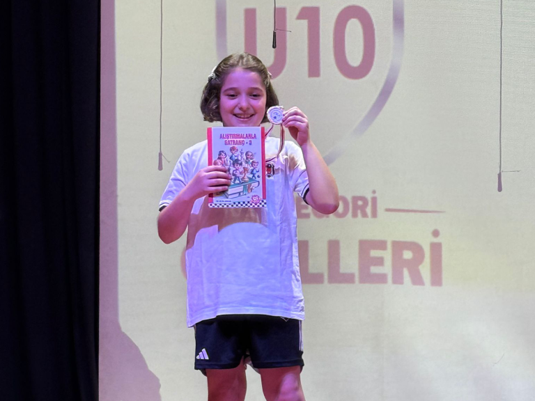 Öğrencimiz “Satranç Turnuvası”nda İkinci Oldu