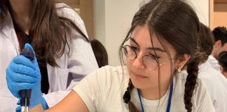 11IB Öğrencilerimiz “Koç Lisesi Biyoteknoloji Çalıştayı”na Katıldı
