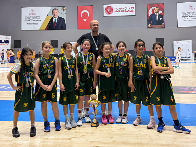 Minik Kız Basketbol Takımımız İl Birincisi Oldu