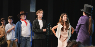 5. Sınıf Öğrencilerimiz “Charlie and the Chocolate Factory” Oyununu Sahneledi