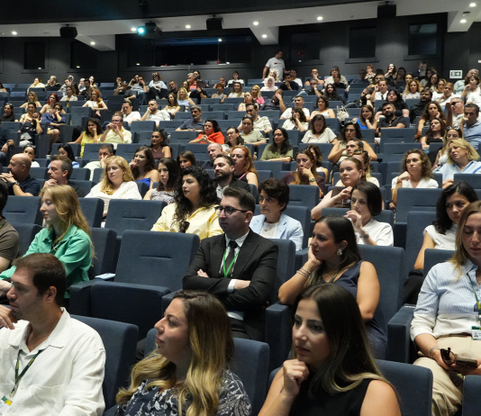 İlkokul Velilerimiz “İlkokul Yolculuğunda Çocuğa Eşlik Etmek” Konferansında Bir Araya Geldi