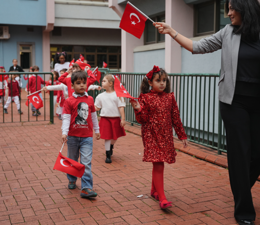 Anaokulu ve İlkokul Öğrencilerimiz “Cumhuriyet Korteji”ndeydi