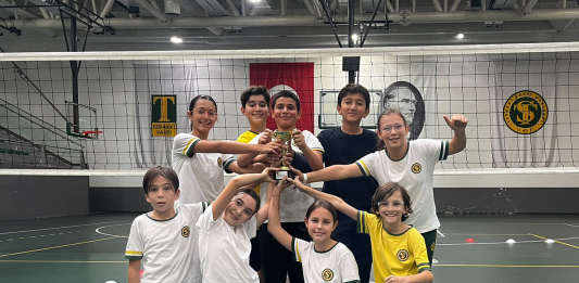 Ortaokul Öğrencilerimiz “Cumhuriyet Kupası Voleybol Turnuvaları”ndaydı